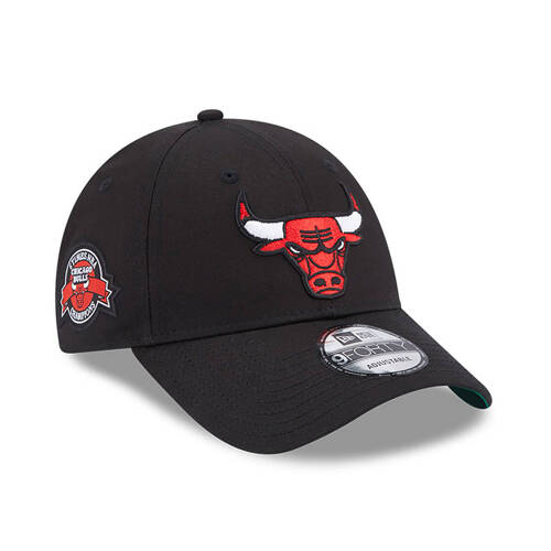 New Era 9FORTY Chicago Bulls Team Side Patch Black Strapback Cap - 60364397