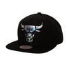 Czapka z daszkiem Mitchell & Ness NBA Iridescent Xl Logo HWC Chicago Bulls - HHSS3186-CBUYYPPPBLCK