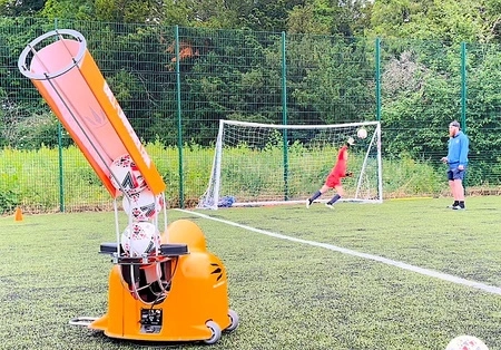 BALL LAUNCHER TRAINER BOOSTER WITH FEEDER